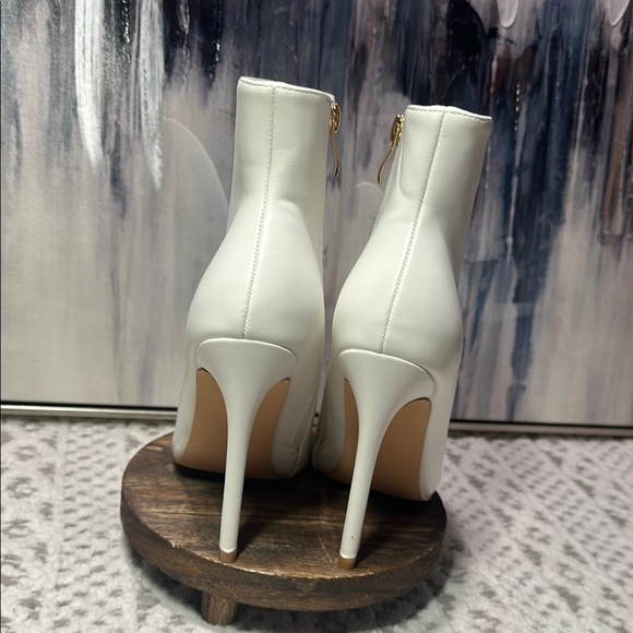 Elegant White Ankle Boot Stiletto Women's 7.5 Classic Elegant Sophisticated EUC - Picture 6 of 14